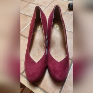 Vionic Women's Burgundy Suede Wedges
